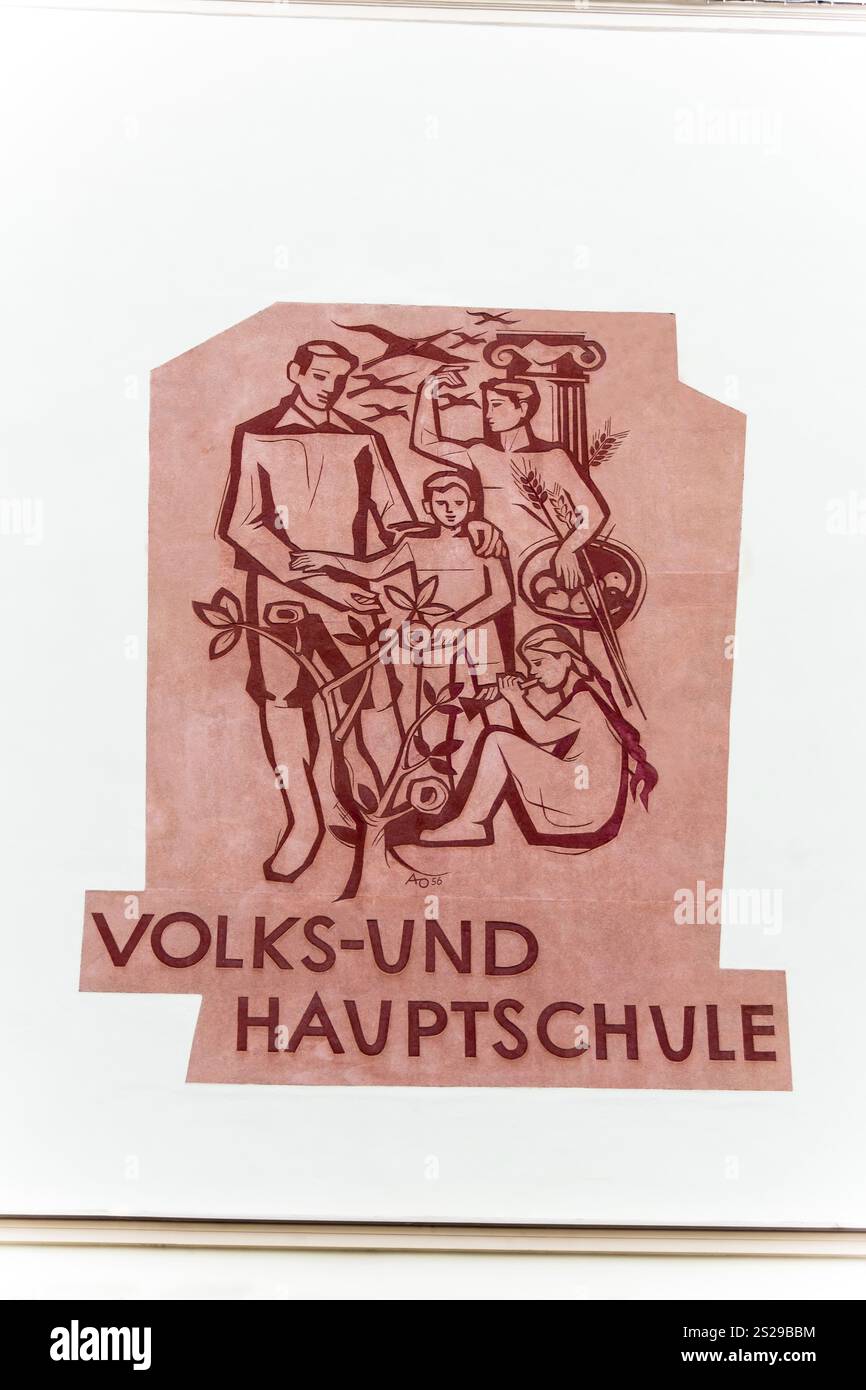 Sign, primary school and secondary modern school, symbolic photo for ...