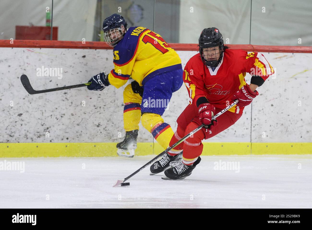 (250107) ZAGREB, Jan. 7, 2025 (Xinhua) Xu Ziheng (R) of China