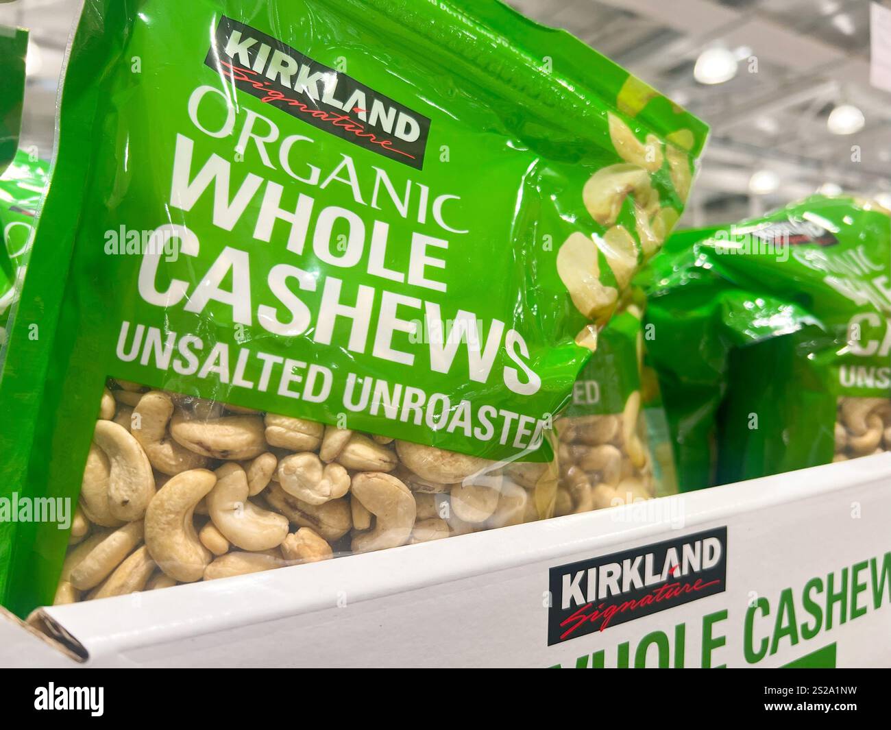 thumbnail image 2 of Kirkland Signature Organic Whole Cashews Unsalted Unroasted - 40 Oz (Exp 05/2025) 2 of 5