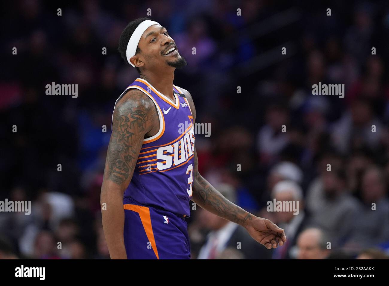 Phoenix Suns' Bradley Beal plays during an NBA basketball game, Monday