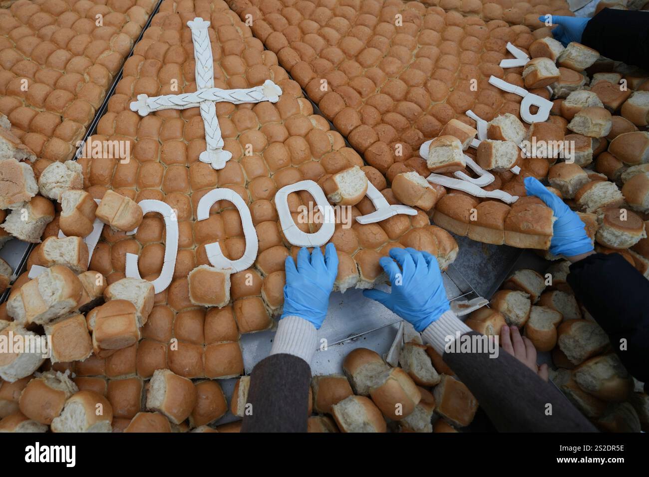 Bakers break traditional Christmas bread to mark the Orthodox Christmas