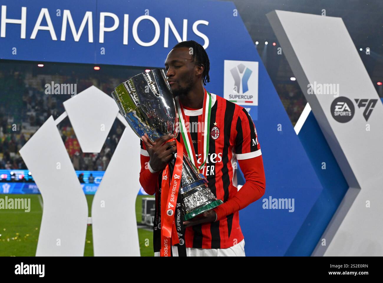 RIYADH, SAUDI ARABIA - JANUARY 06: Tammy Abraham of AC Milan kiss the Italian Super Cup trophy following the Italian Super Cup Final between FC Internazionale and AC Milan at Al-Awwal Park Stadium on January 06, 2025 in Riyadh, Saudi Arabia. (Photo by MB Media) Stock Photo