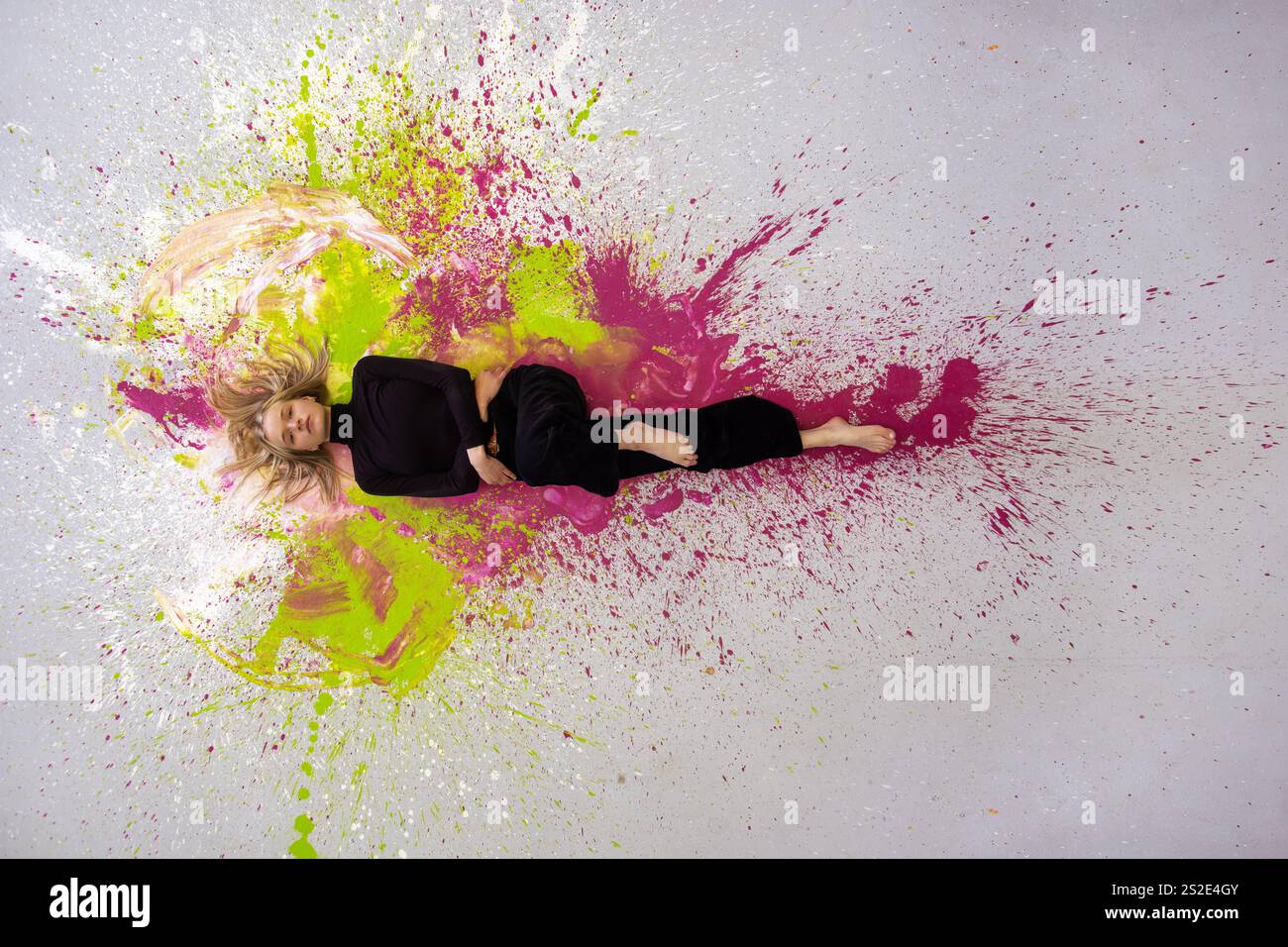 Paint splatter woman hi-res stock photography and images - Alamy