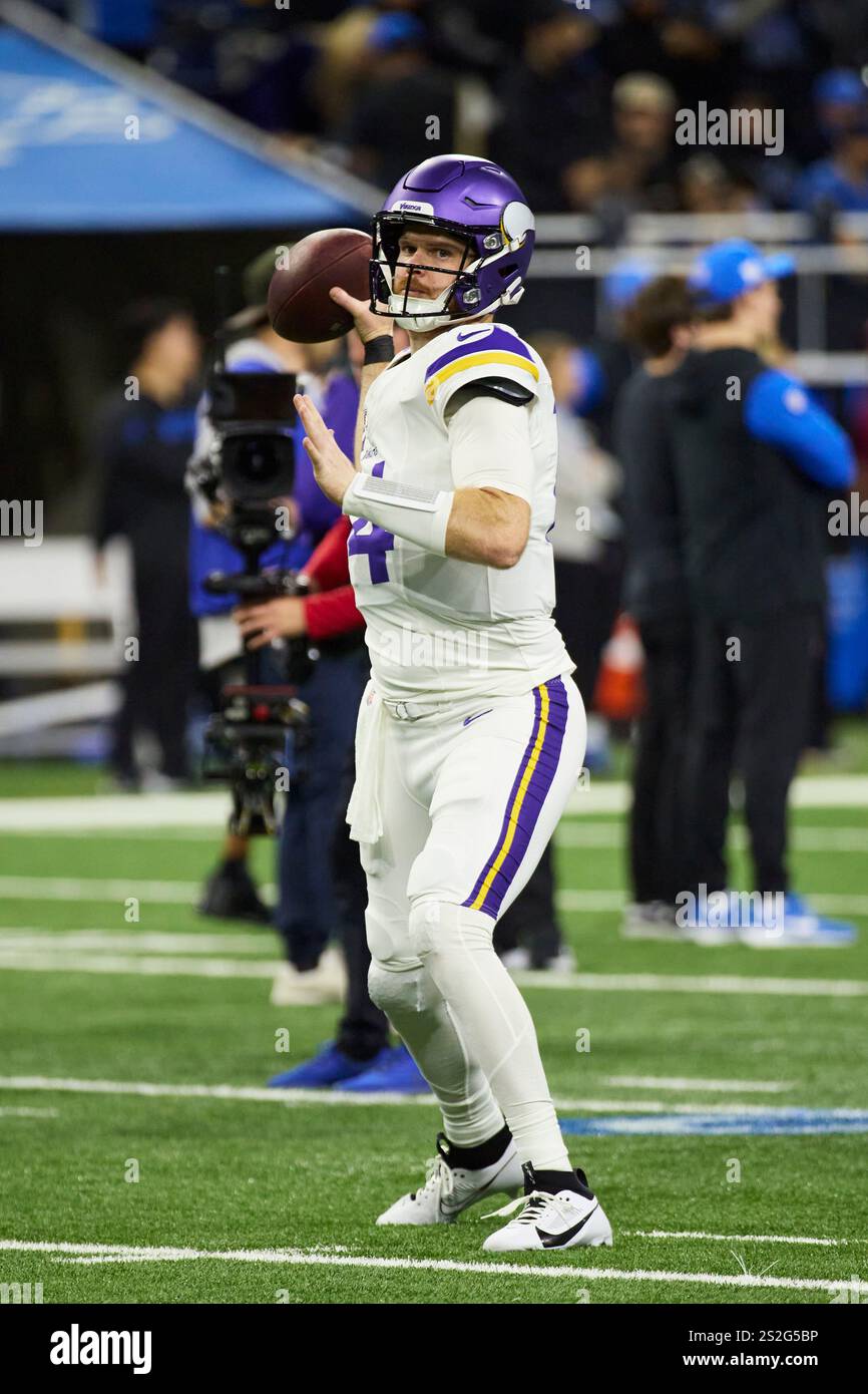 Minnesota Vikings quarterback Sam Darnold (14) warms up against the