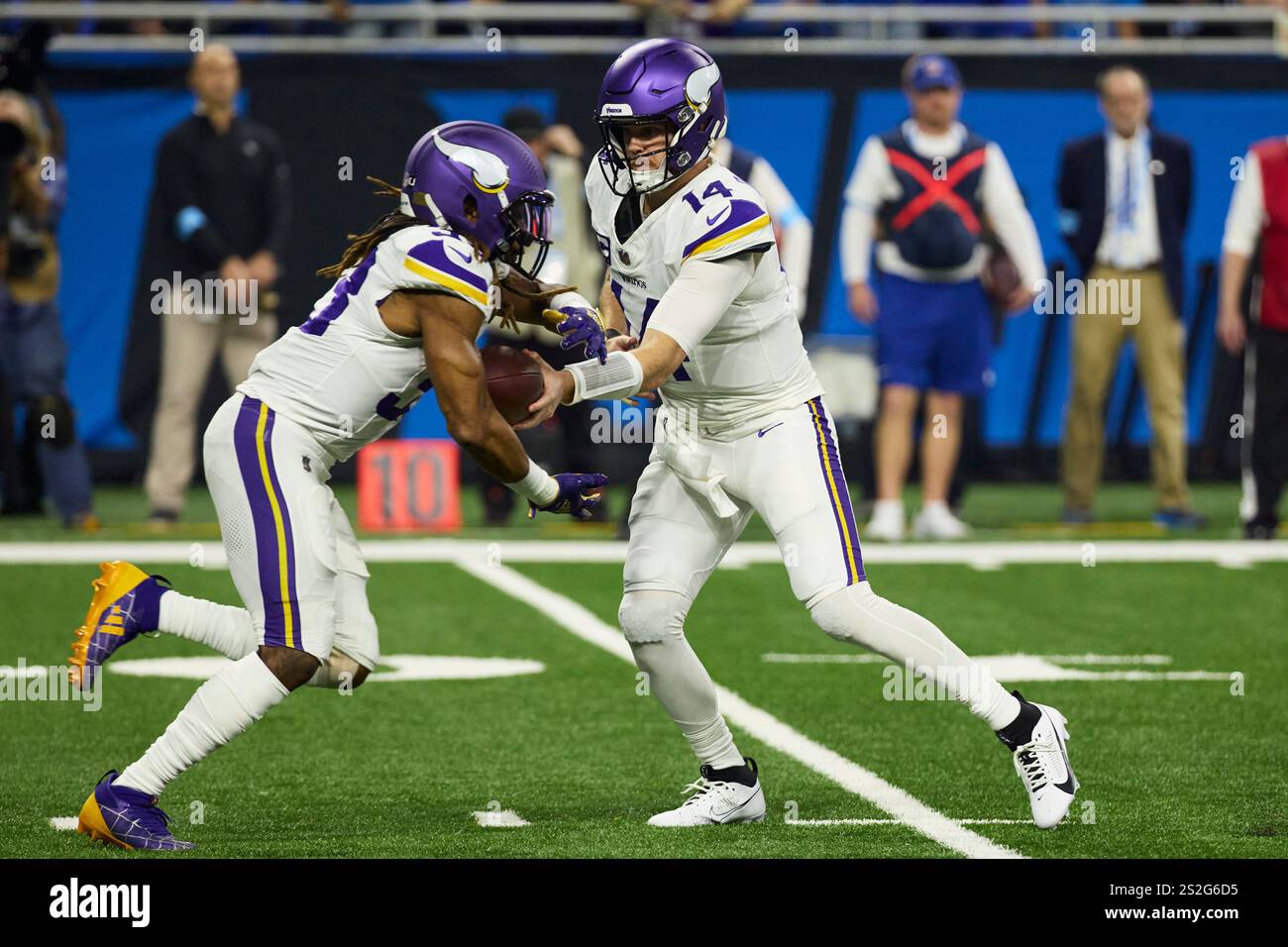 Minnesota Vikings quarterback Sam Darnold (14) hands off to running