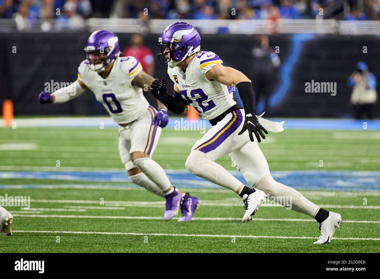 Minnesota Vikings safety Harrison Smith (22) pursues a play on defense