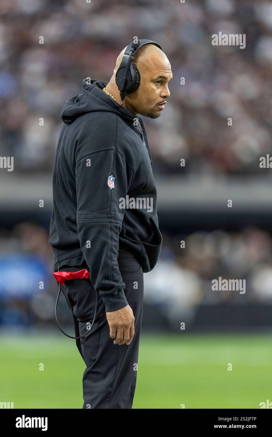 Las Vegas Raiders head coach Antonio Pierce coaches against the Los