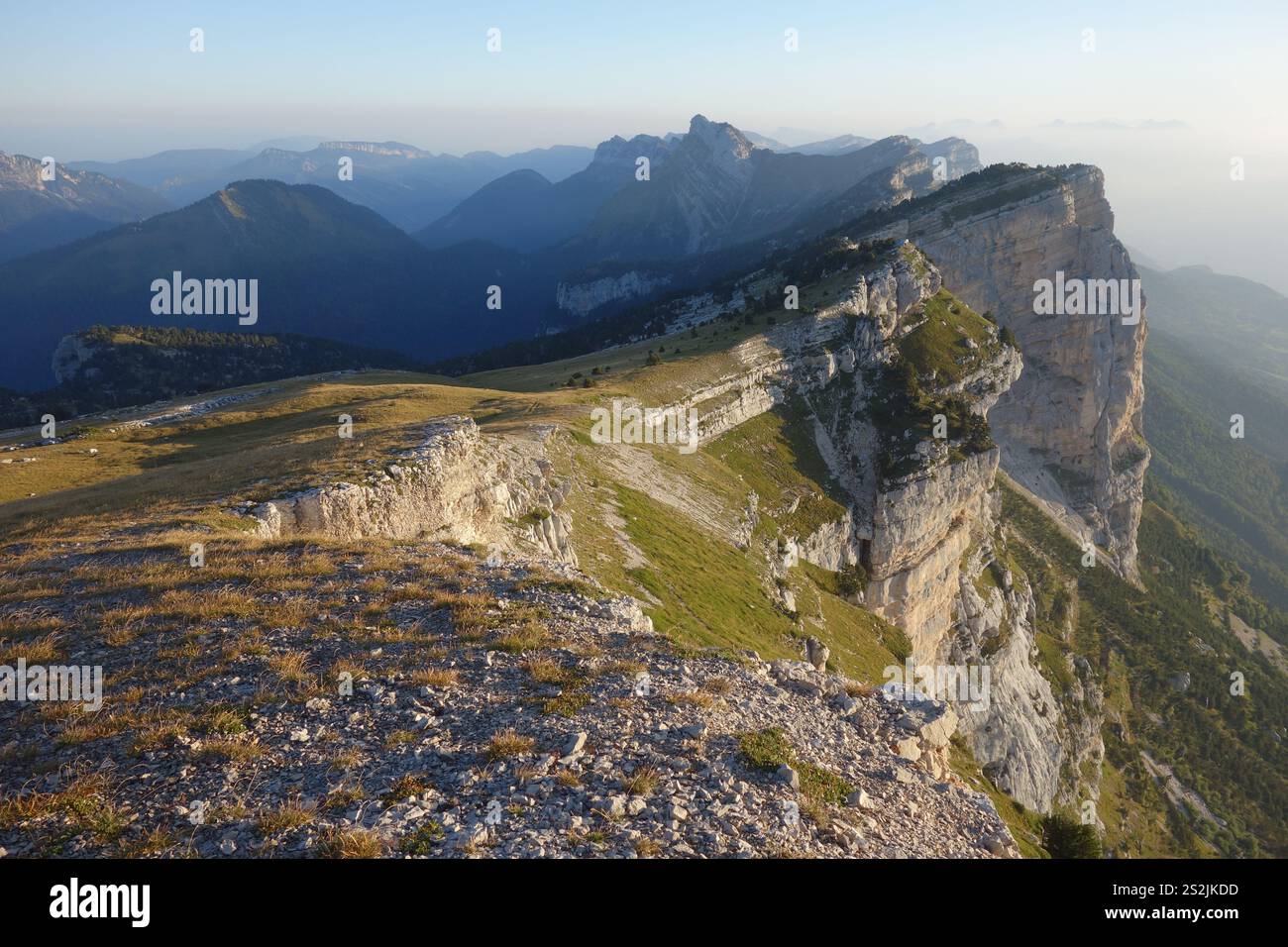 Escarpement rocheux hi-res stock photography and images - Alamy