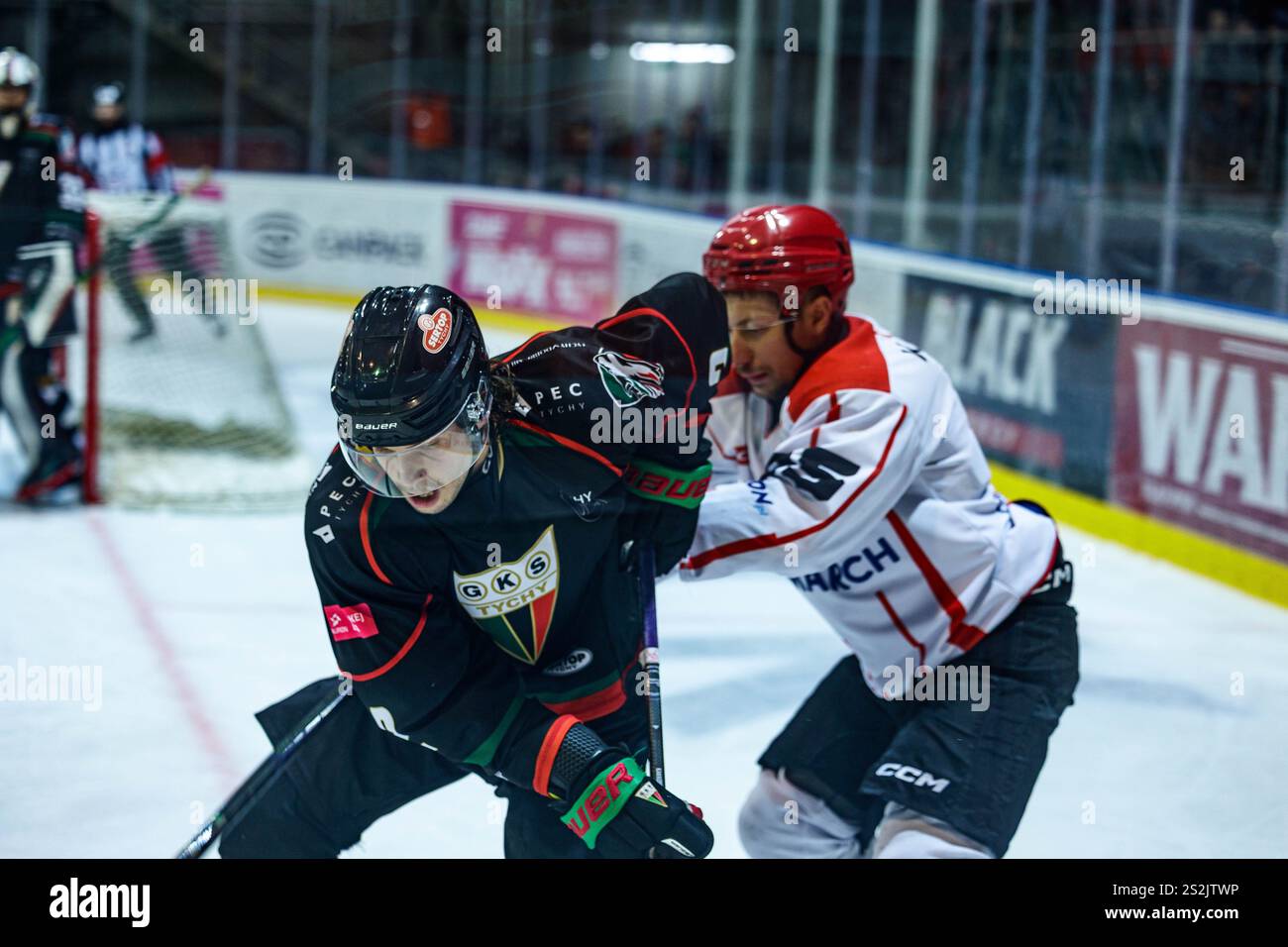 Krakow, Poland, 5th Jan 2025, A hockey match between Comarch Cracovia and GKS Tychy, OP:  Hokeisci na lodowisku Stock Photo