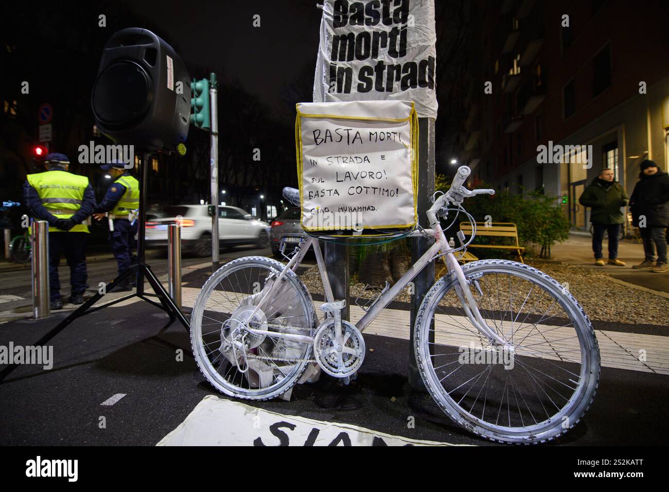 Manifestazione 'Non si può morire per un panino' in memoria del rider ...
