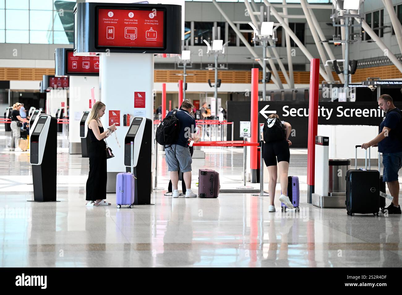 A general view of Qantas departures operations at Sydney Domestic ...