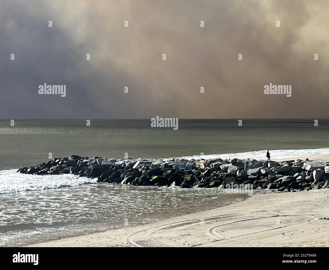 Palisades Fire, the beach bike path south of Sunset Blvd, smoke blowing out to ocean, Fire Department, LAPD staging areas on PCH, day one 1/7/2025. - Smartphone Captured Stock Image