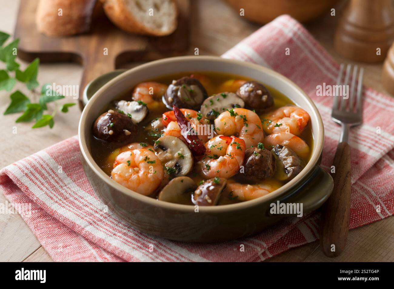 Prawn and mushroom ajillo Stock Photo - Alamy