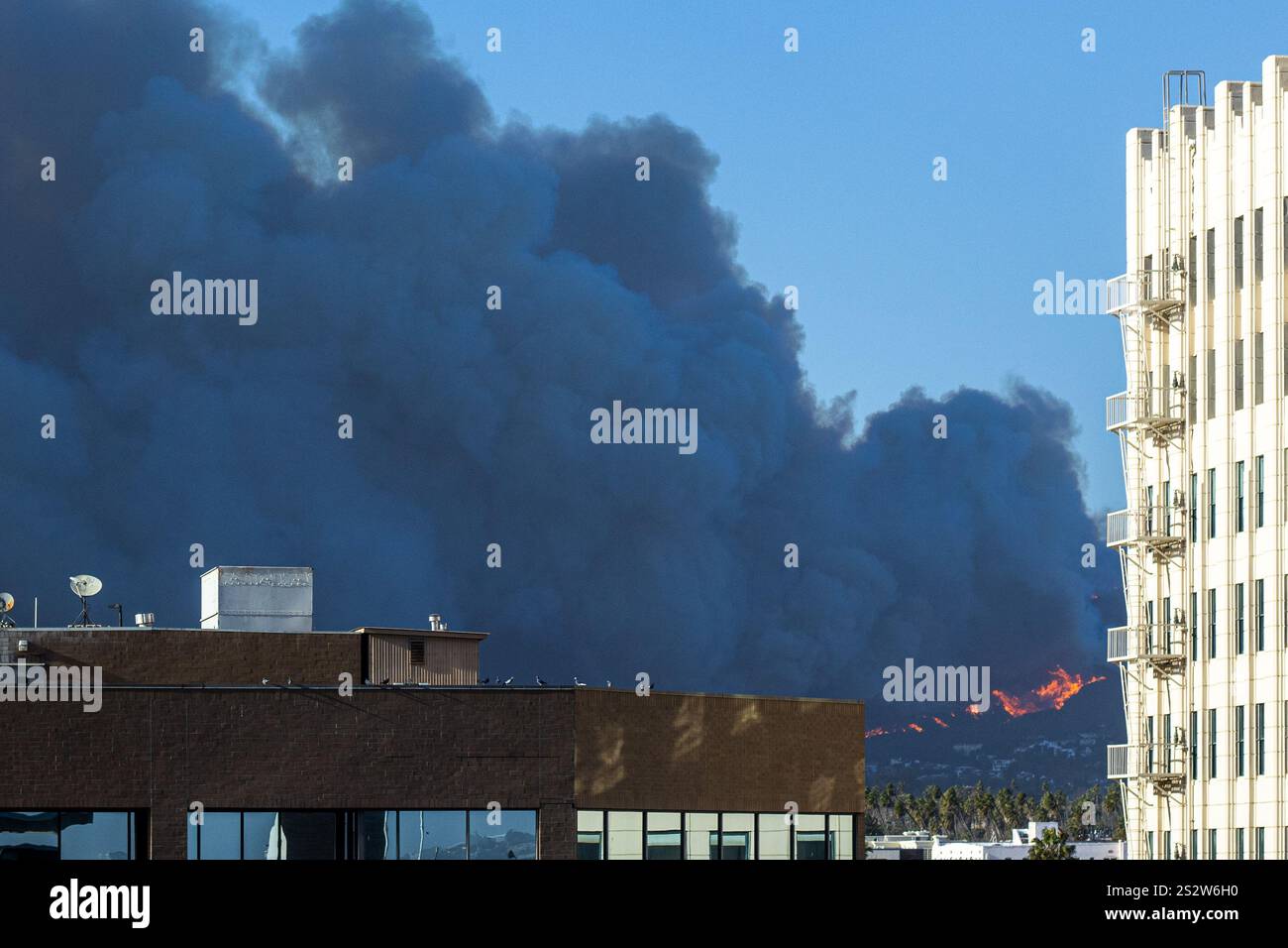 Los Angeles, USA. 7th January, 2025. The Pacific Palisades fire burns