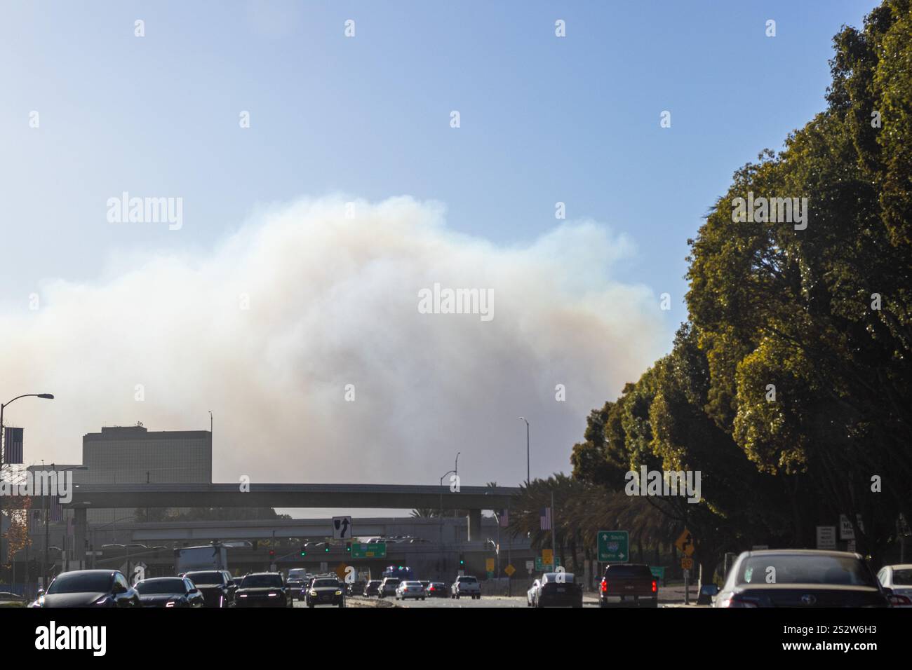 Los Angeles, USA. 7th January, 2025. The Pacific Palisades fire burns