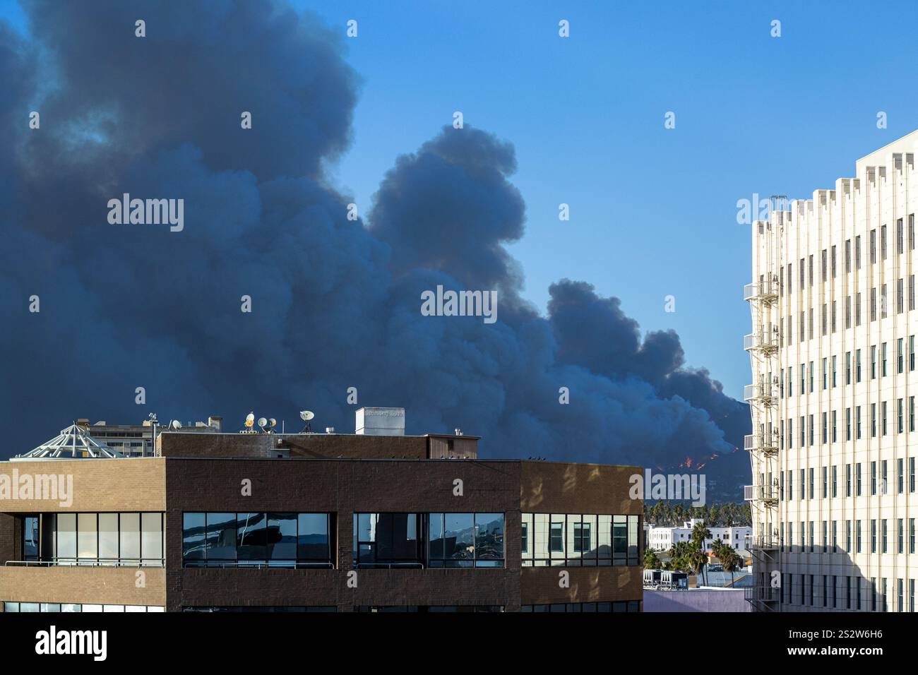 Los Angeles, USA. 7th January, 2025. The Pacific Palisades fire burns