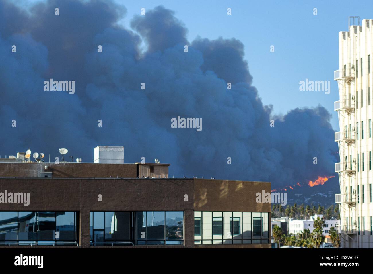 Los Angeles, USA. 7th January, 2025. The Pacific Palisades fire burns