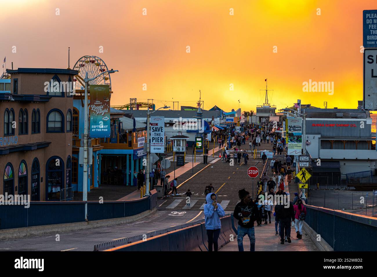 Los Angeles, USA. 7th January, 2025. The Pacific Palisades fire burns