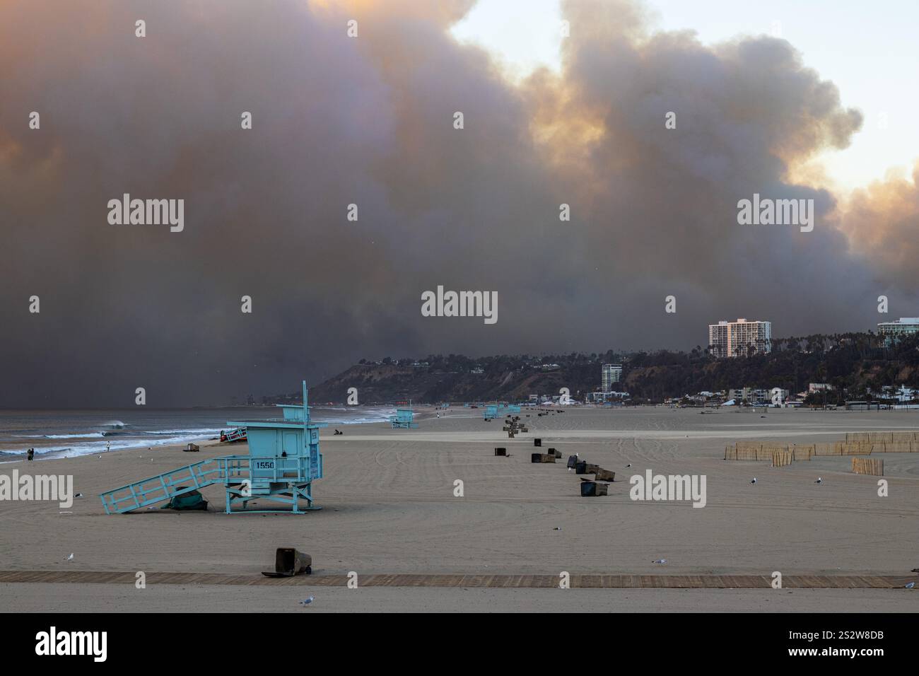Los Angeles, USA. 7th January, 2025. The Pacific Palisades fire burns