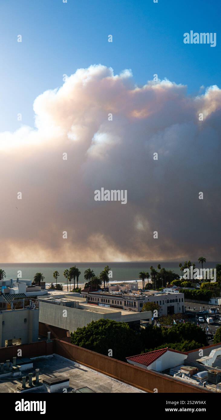 Los Angeles, USA. 7th January, 2025. The Pacific Palisades fire burns