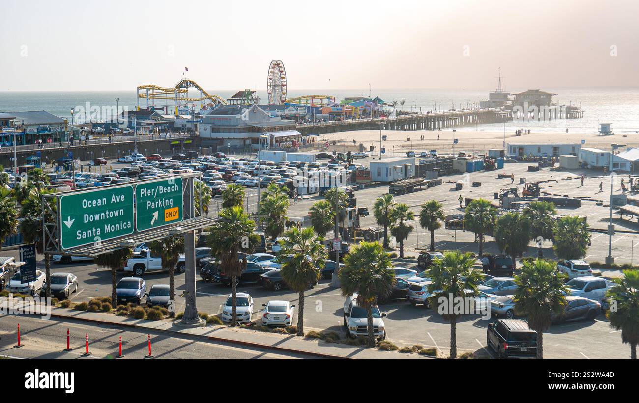 Los Angeles, USA. 7th January, 2025. The Pacific Palisades fire burns