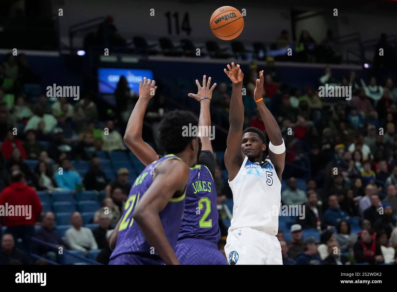 Minnesota Timberwolves guard Anthony Edwards (5) shoots against New