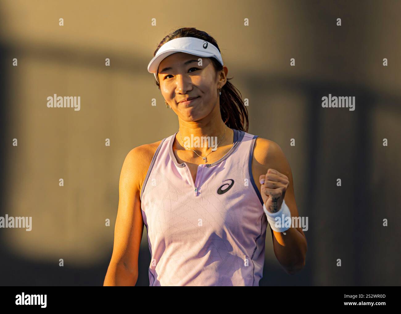 (250108) -- BEIJING, Jan. 8, 2025 (Xinhua) -- Gao Xinyu celebrates ...