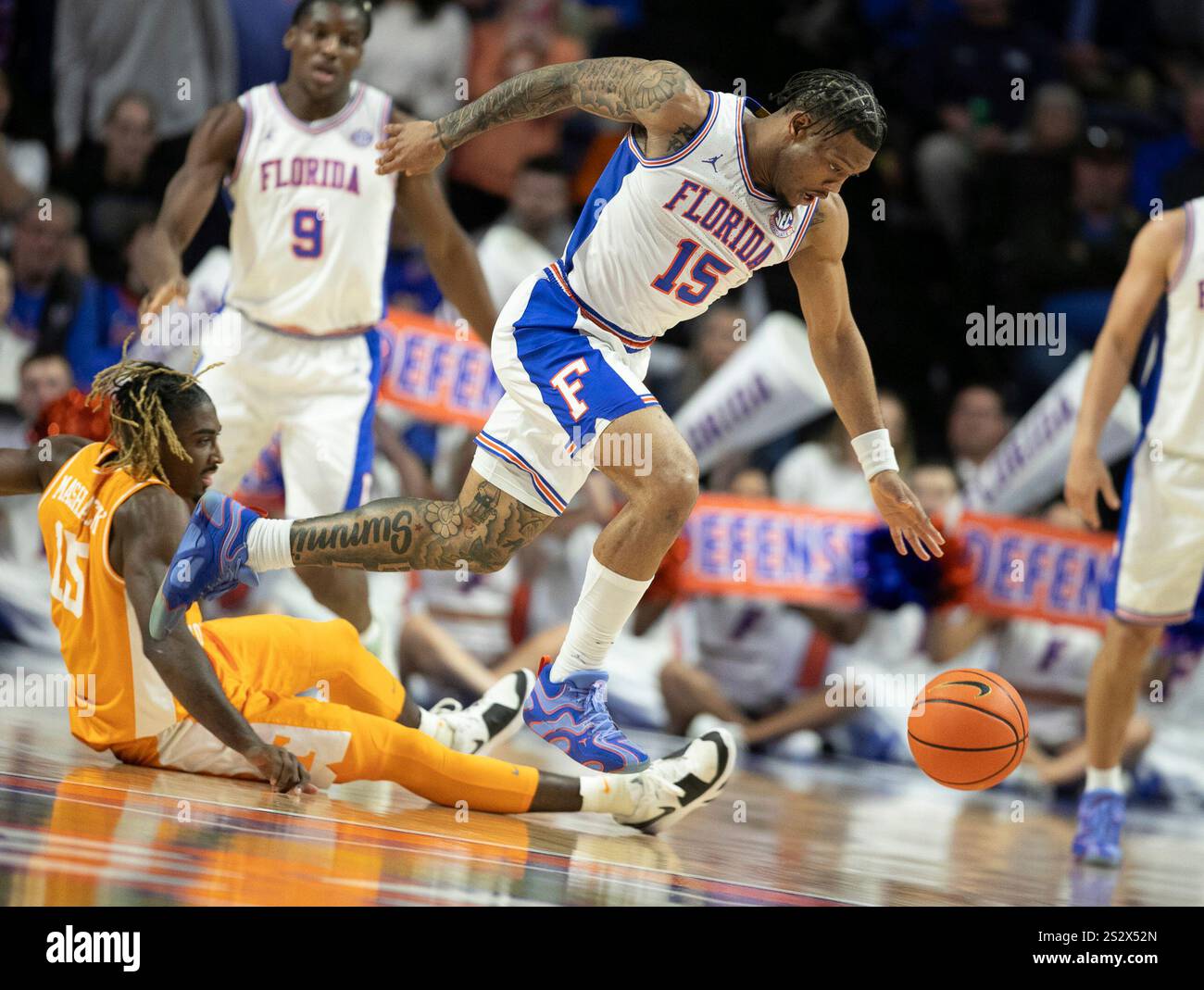 Florida guard Alijah Martin (15) steals from Tennessee guard Jahmai