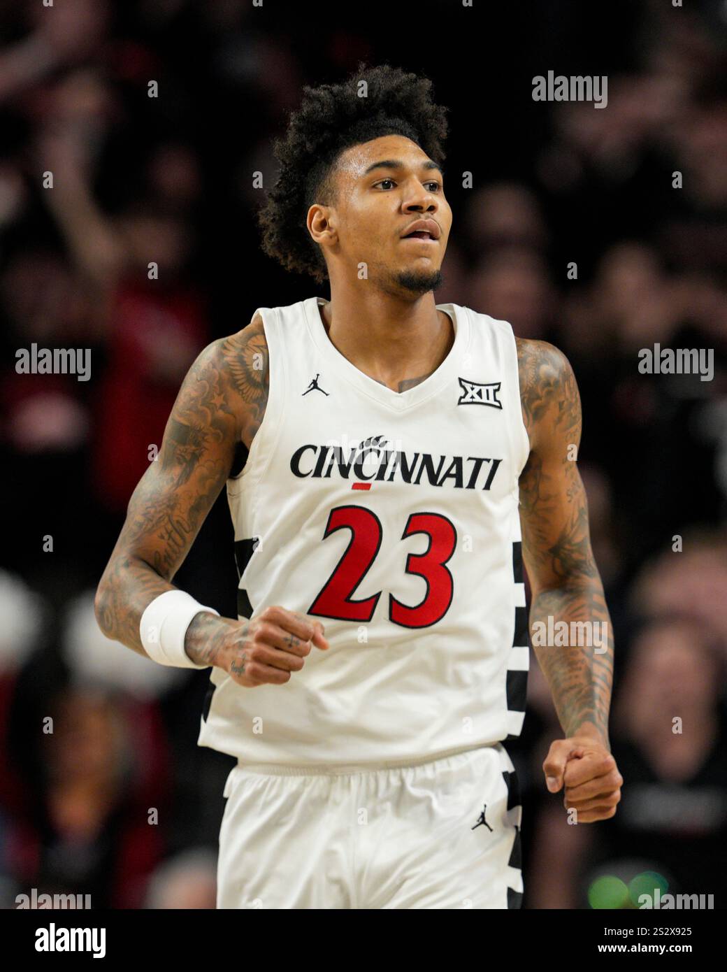 Cincinnati Bearcats forward Dillon Mitchell (23) plays during an NCAA