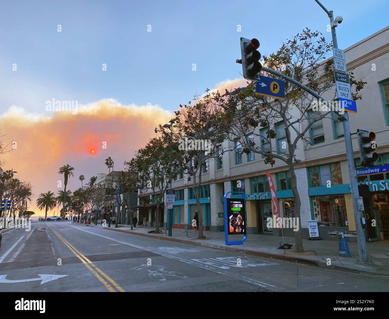 Los Angeles, USA. 7th January, 2025. The Pacific Palisades fire burns