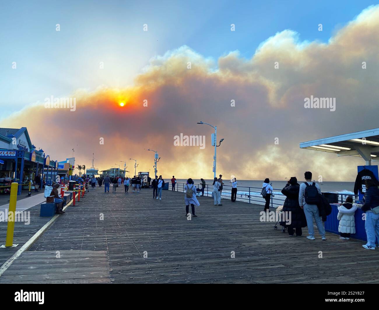 Los Angeles, USA. 7th January, 2025. The Pacific Palisades fire burns