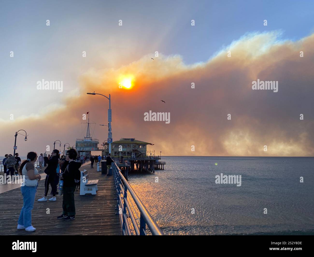 Los Angeles, USA. 7th January, 2025. The Pacific Palisades fire burns
