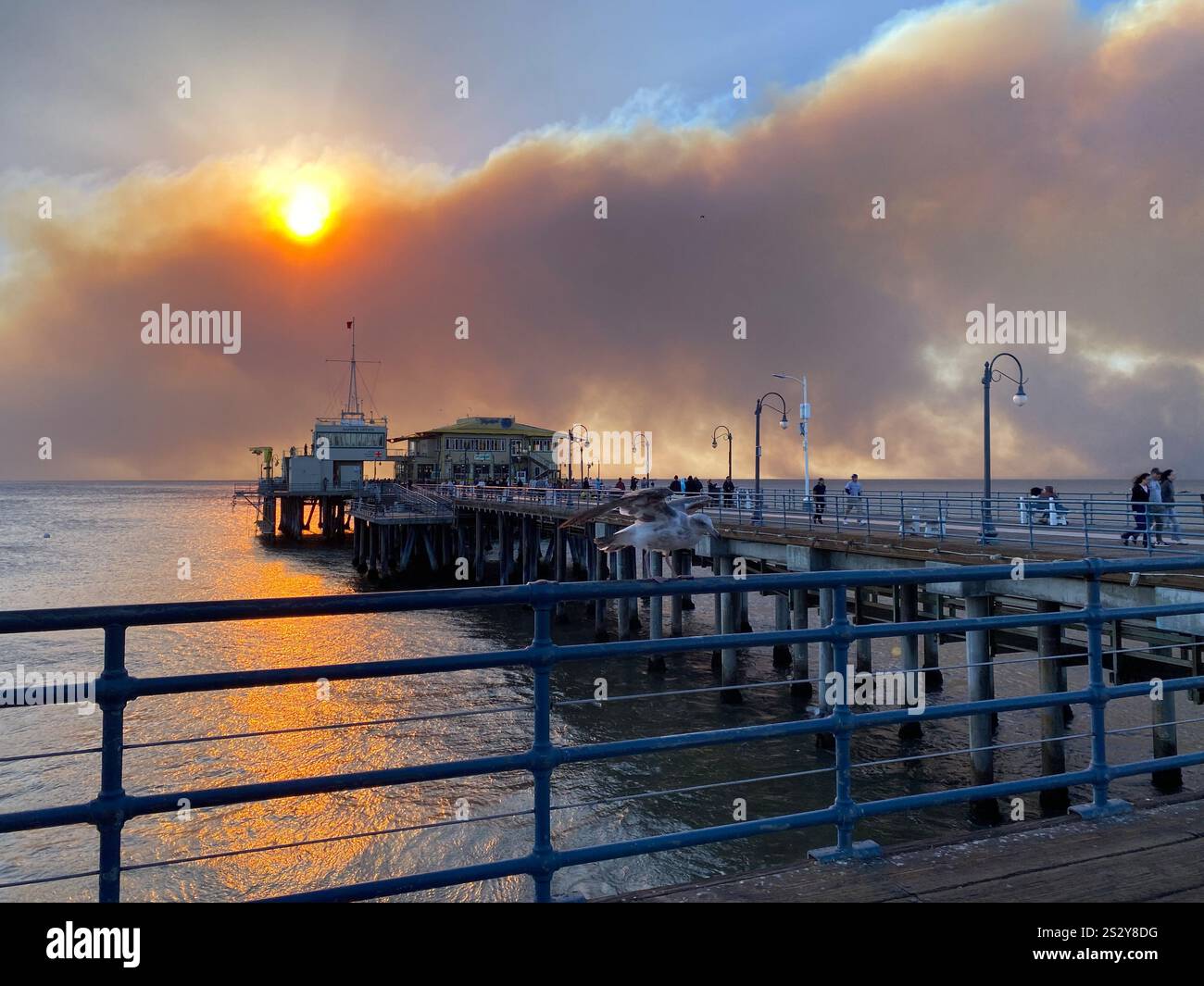 Los Angeles, USA. 7th January, 2025. The Pacific Palisades fire burns