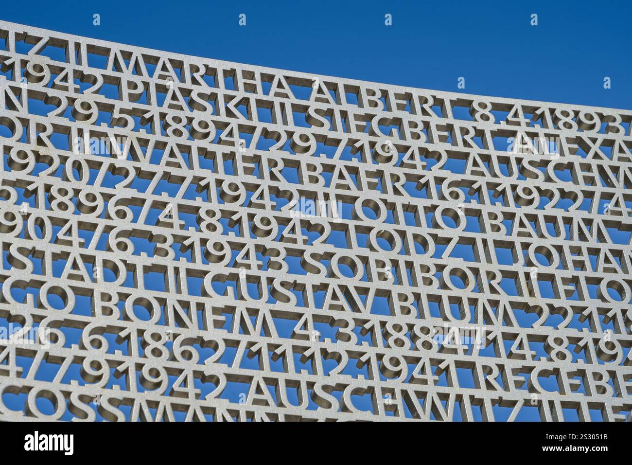 Skulptur, Gedenkstätte an die jüdischen Opfer der NS-Gewaltherrschaft, Band der Erinnerung, Platz der Erinnerung, Lortzingstraße, Saarbrücken, Saarlan Stock Photo