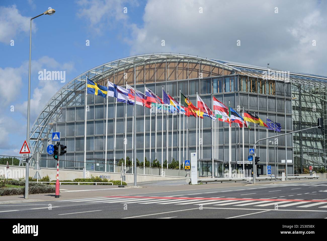 Europische Investitionsbank EIB, Boulevard Konrad Adenauer, 2950  Kirchberg-Plateau, Stadt Luxemburg, Groherzogtum Luxemburg Stock Photo -  Alamy