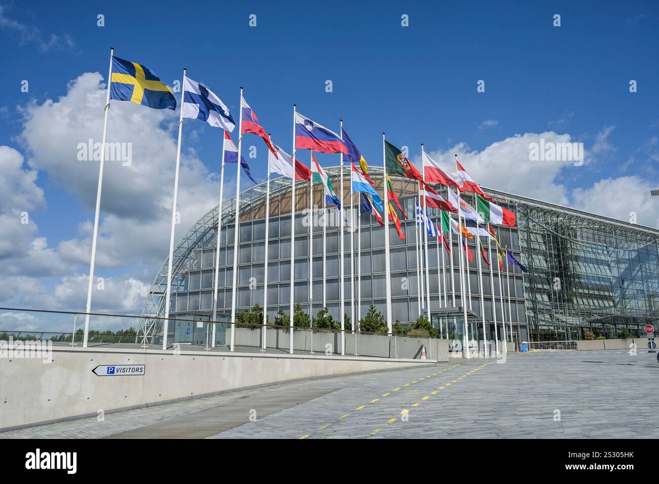 Europische Investitionsbank EIB, Boulevard Konrad Adenauer, 2950  Kirchberg-Plateau, Stadt Luxemburg, Groherzogtum Luxemburg Stock Photo -  Alamy