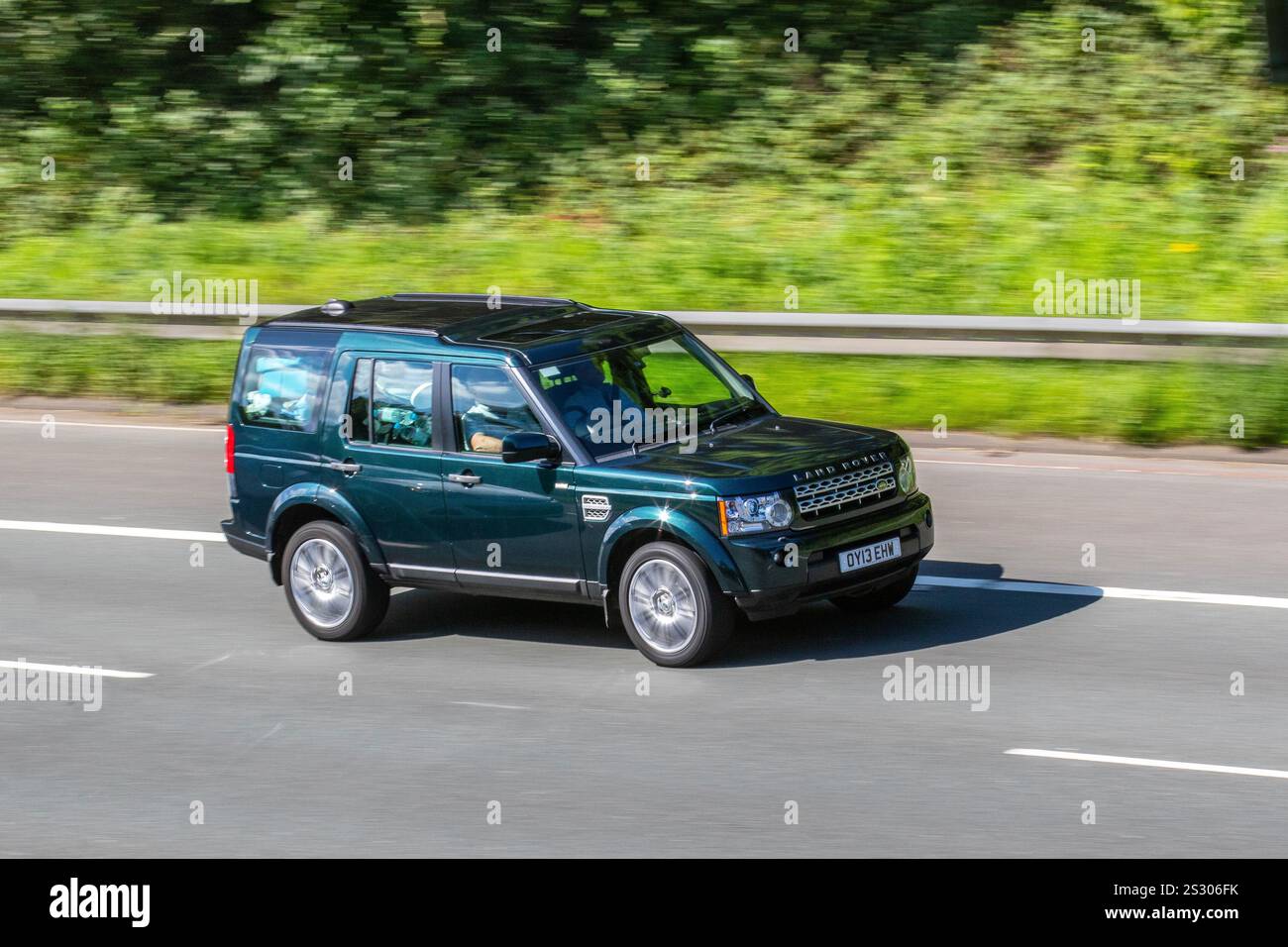 2013 Green Land Rover Discovery HSE SdV6 Auto, 2993 cc Diesel 6 speed automatic, 4WD Euro 5 5dr; travelling on the M6 motorway, UK, Stock Photo