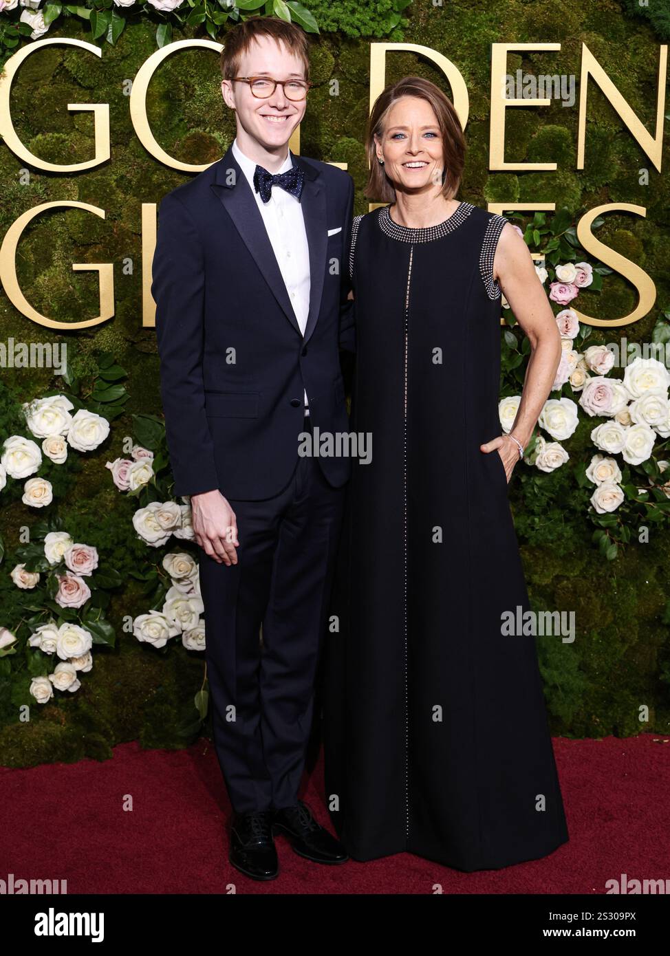 BEVERLY HILLS, LOS ANGELES, CALIFORNIA, USA - JANUARY 05: Kit Bernard and  mother Jodie Foster arrive at the 82nd Annual Golden Globe Awards ceremony  for excellence in film and American television productions