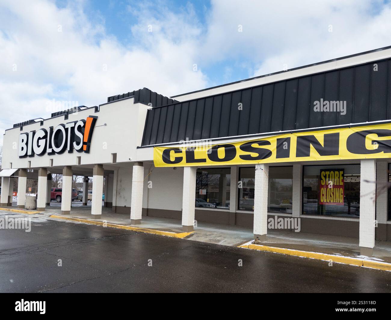 Big Lots store with closing sign, in Waterford Michigan USA - Smartphone Captured Stock Image