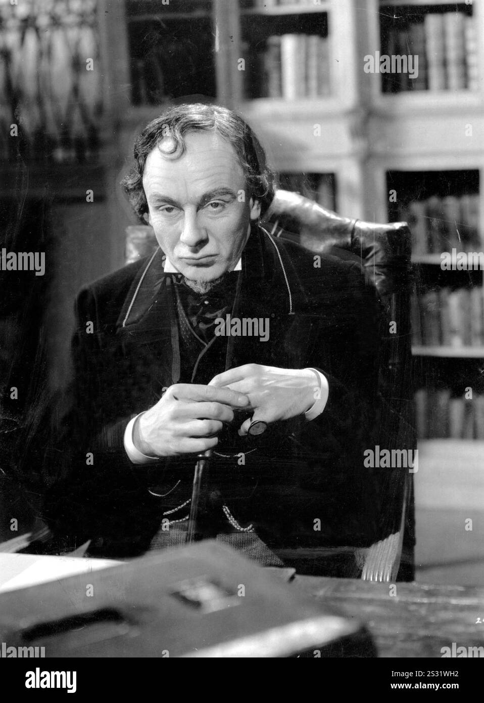 THE PRIME MINISTER JOHN GIELGUD AS BENJAMIN DISRAELI     Date: 1941 Stock Photo