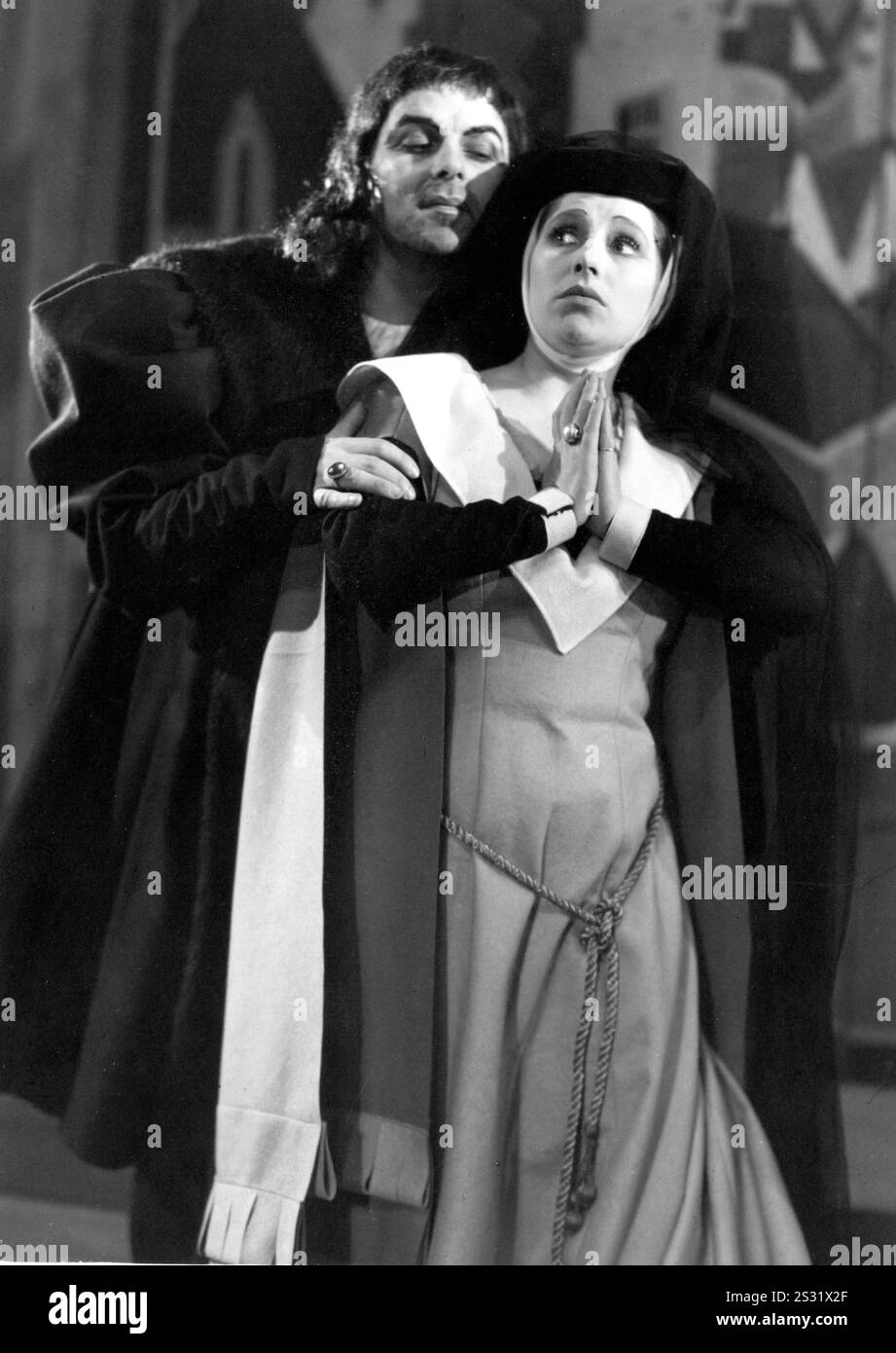 RICHARD III EMLYN WILLIAMS AS RICHARD, ANGELA BADDELEY AS LADY ANNE     Date: 1937 Stock Photo