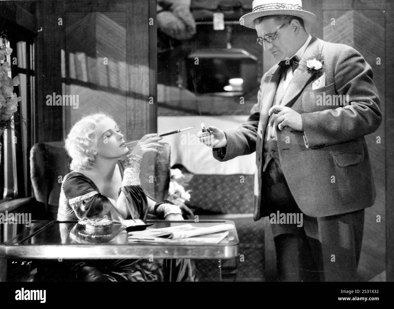 ROME EXPRESS ESTHER RALSTON AND FINLAY CURRIE Smoking     Date: 1932 Stock Photo