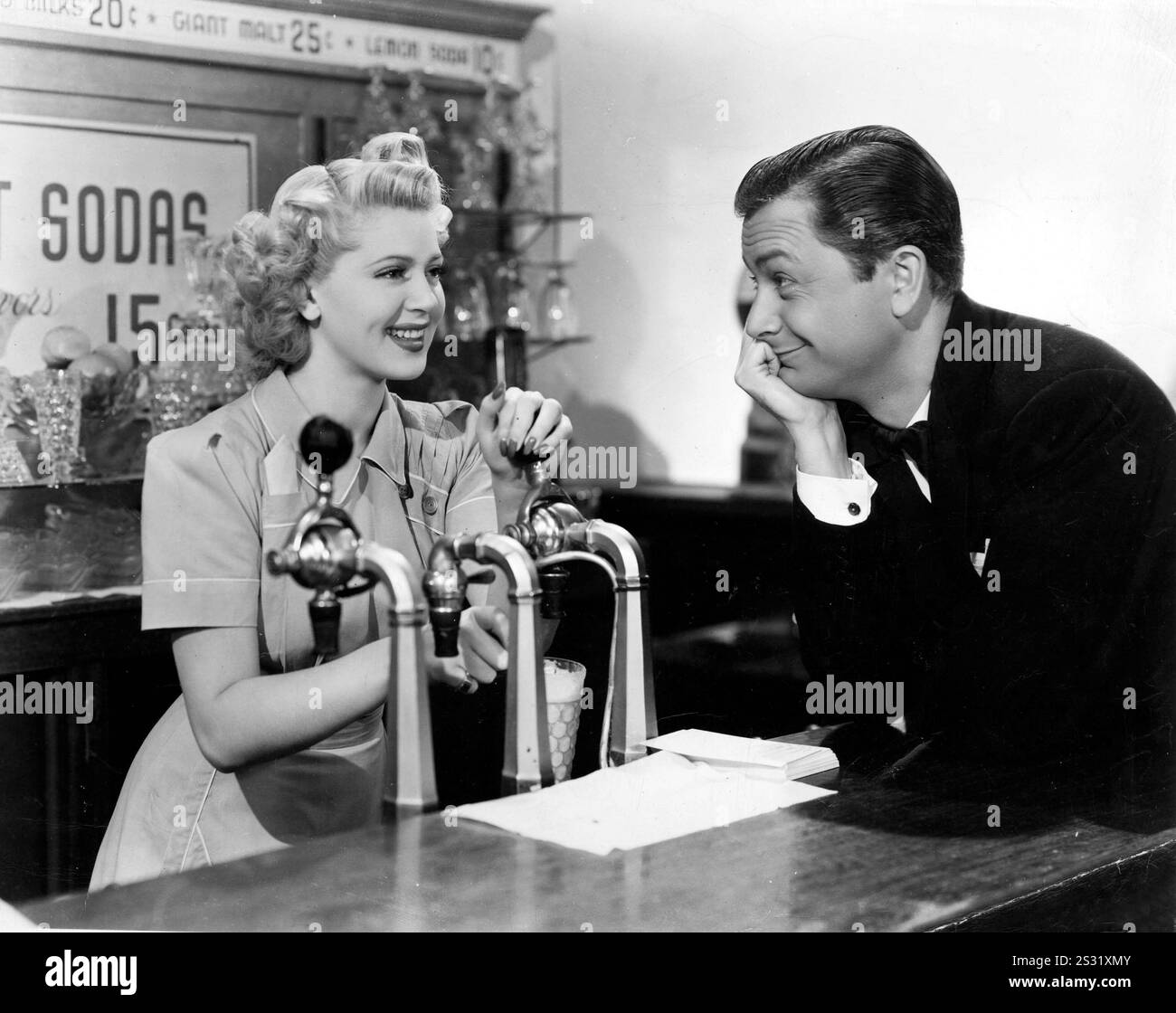 SLIGHTLY DANGEROUS LANA TURNER, ROBERT YOUNG     Date: 1943 Stock Photo