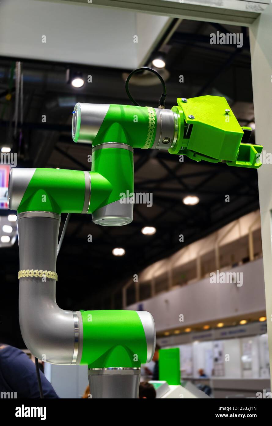 Green collaborative robotic arm in an industrial environment Stock ...