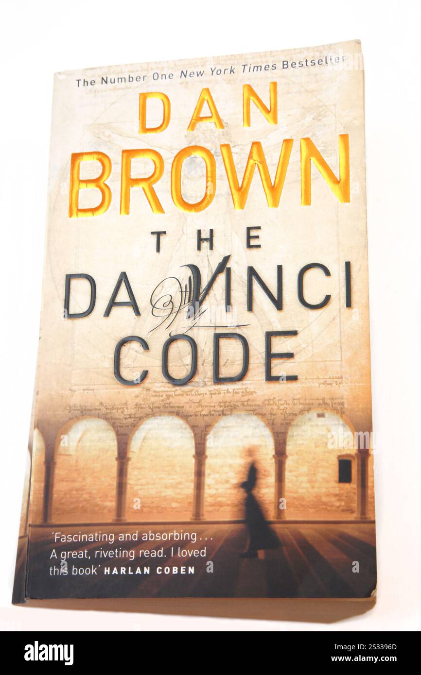 Paperback The Da Vinci Code by Dan Brown Stock Photo - Alamy