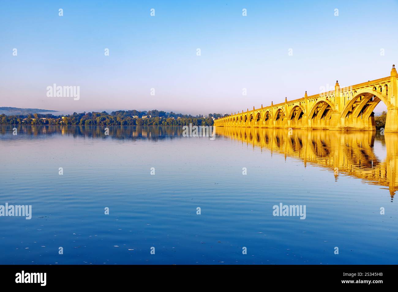 Veterans Memorial Bridge (Columbia–Wrightsville Bridge) over the Susquehanna River from Columbia River Park in Columbia, Lancaster County, Pennsylvani Stock Photo