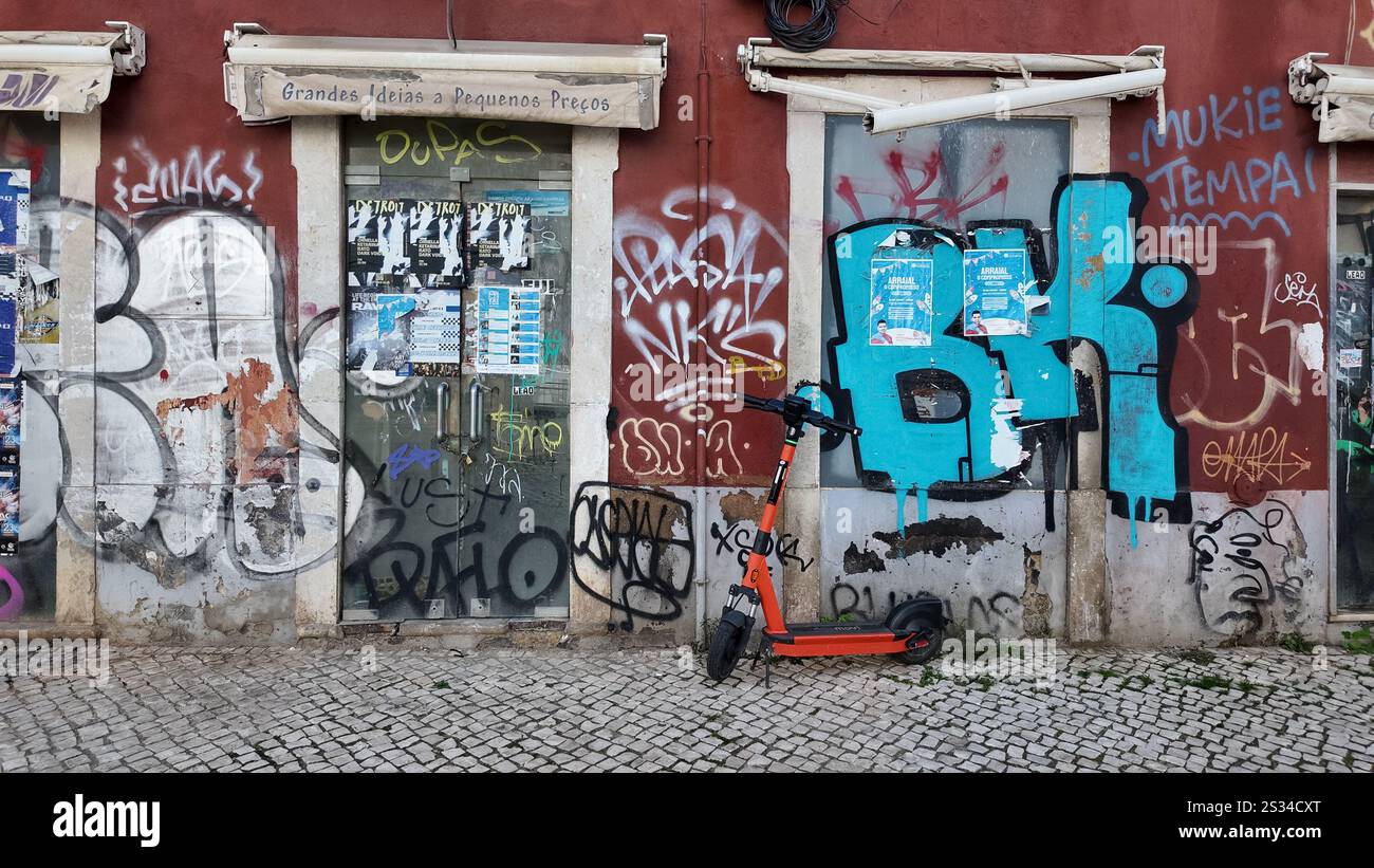 Vandalized wall hi-res stock photography and images - Alamy