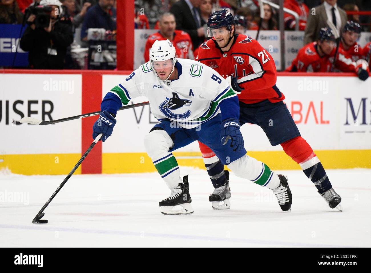 Washington Capitals center Nic Dowd (26) and Vancouver Canucks center J