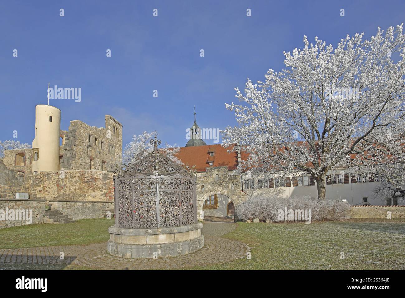 Inner courtyard and Kindlesbrunnen fountain decorated with metal grating, medieval, iron grating, wrought iron work, decorations, winter, snow, hoarfr Stock Photo