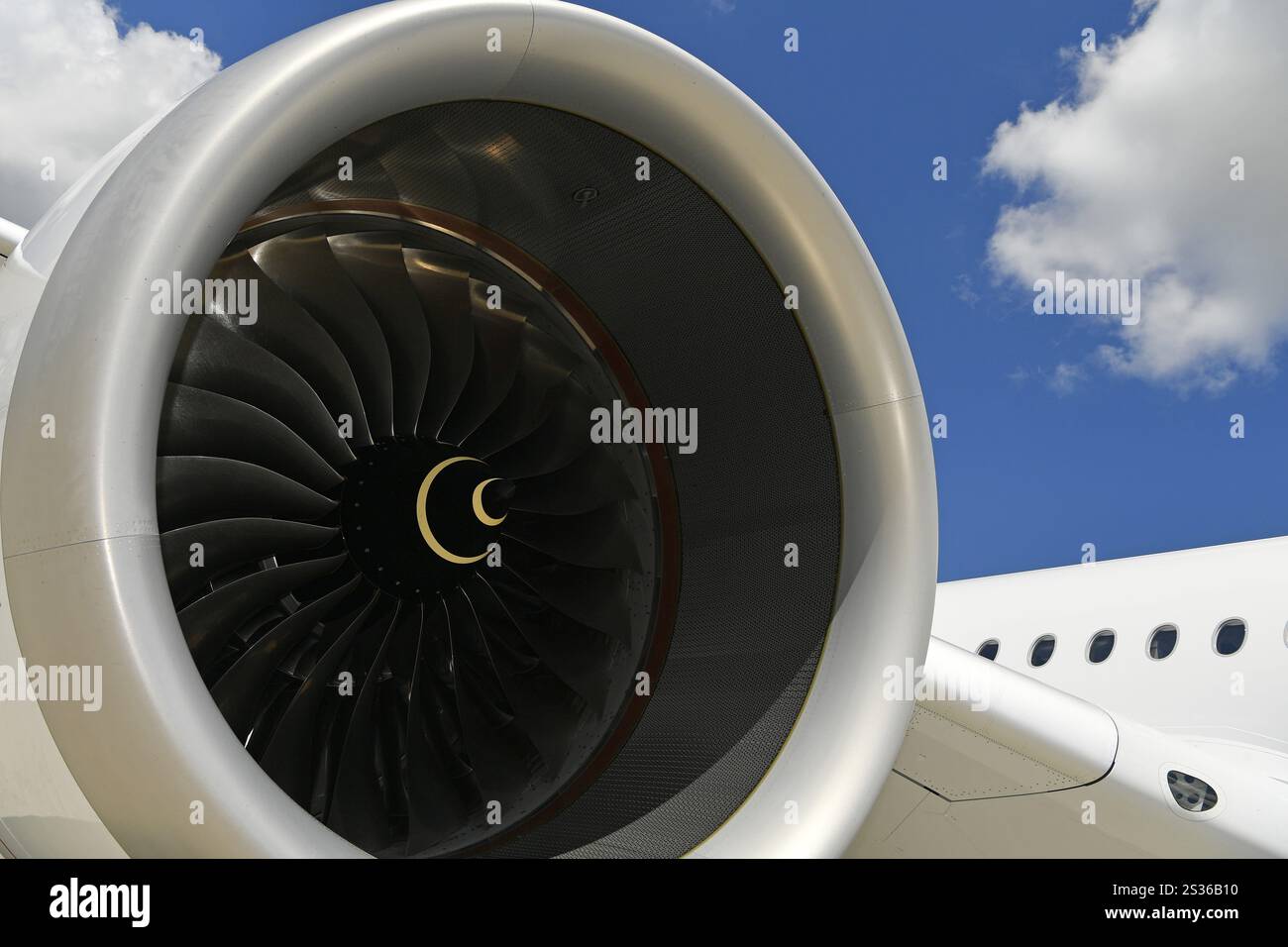 Lufthansa Airbus A350-900, Allegris, close-up, engine, fan rotor, cabin ...